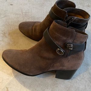 Coach ankle bootie in brown suede.